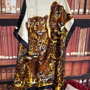 Large Jungle Cats Cheetahs Leopards‎ Silk Feel Scarf
